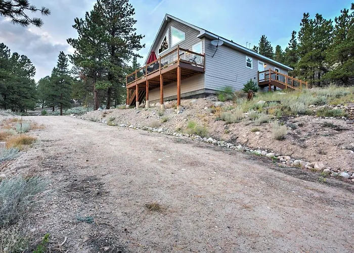 Gorgeous Twin Lakes Home W/ Deck Overlooking Mtns!