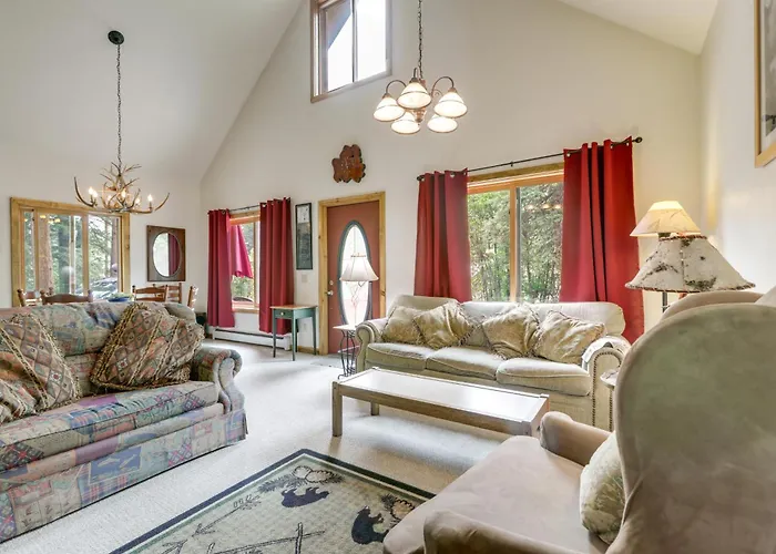 'Marble Hideaway' Cabin W/ Mountain Views + Deck!